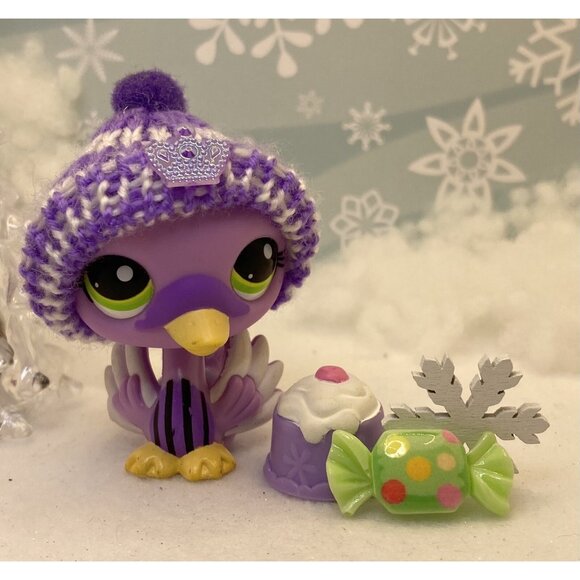 Authentic Littlest Pet Shop # 2411 Purple Striped Ribbons & Twirls Blythe Swan - Picture 1 of 3